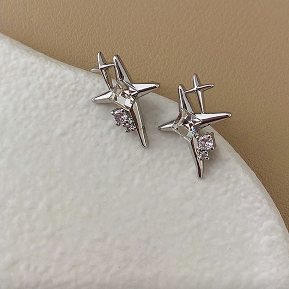 Shiny Star Earrings with Crystals